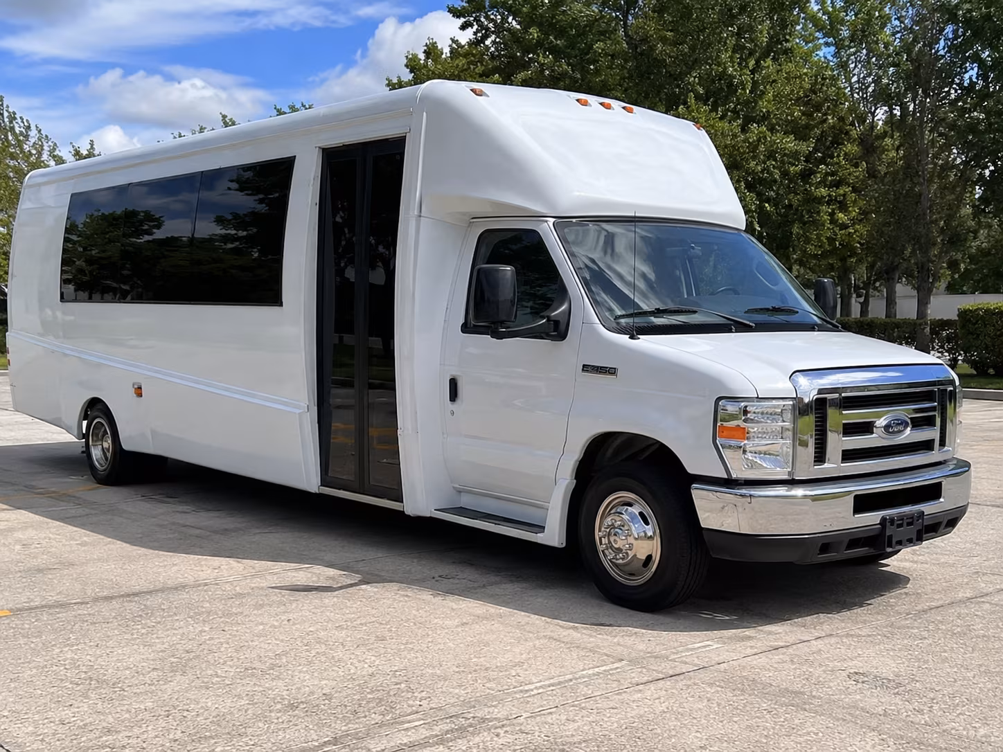 Glendale Birthday, Sweet 16, & Quinceañera Party Bus Rentals